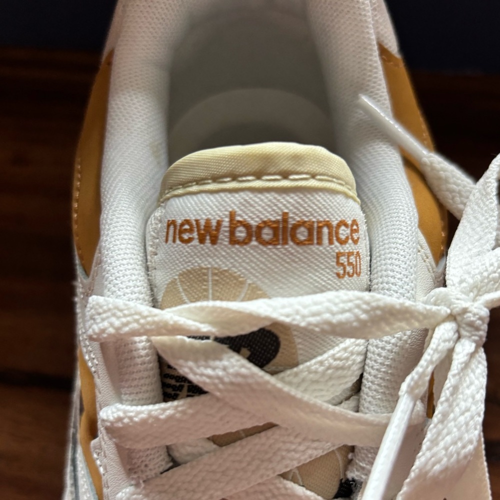 New Balance Women's Cream and White Trainers Used in excellent condition - Picture 3 of 8